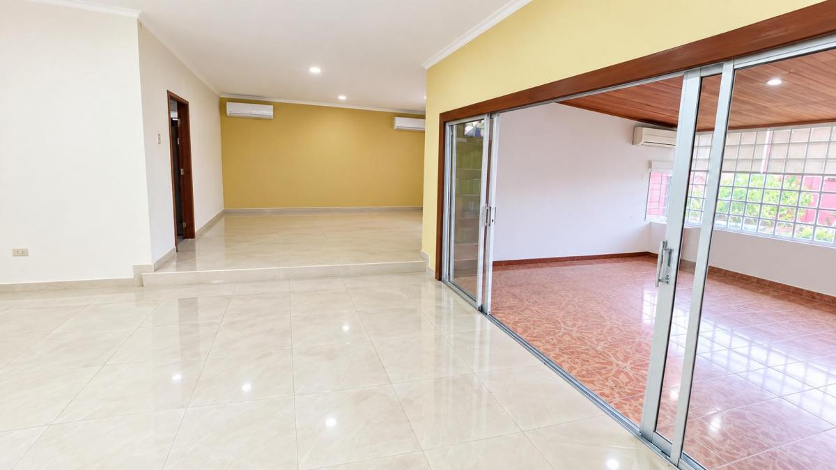 En Venta Casa en Urdesa Central - B. Cobos, Guayas — imagen 6