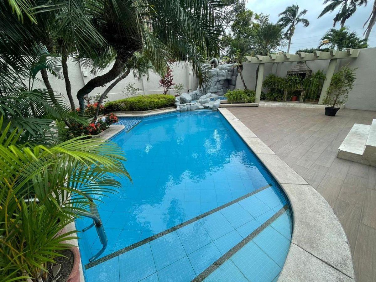 Amplia Casa en Venta en La Mejor Ubicación de Urdesa, Guayas — imagen 8