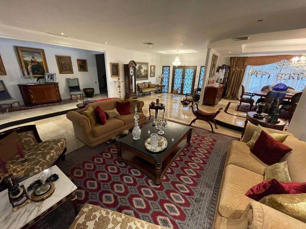 Amplia Casa en Venta en La Mejor Ubicación de Urdesa, Guayas — imagen 5