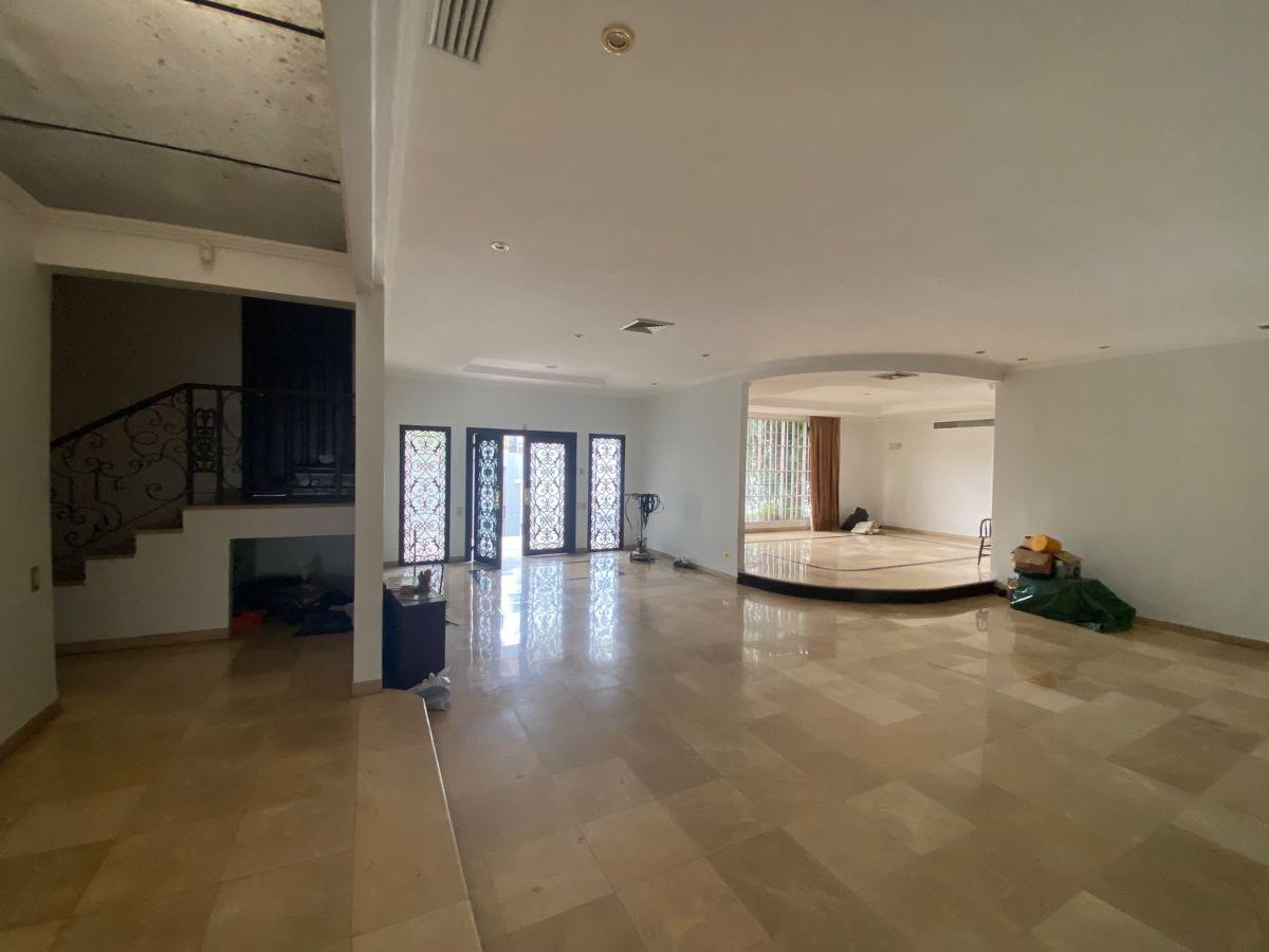 Amplia Casa en Venta en La Mejor Ubicación de Urdesa, Guayas — imagen 3