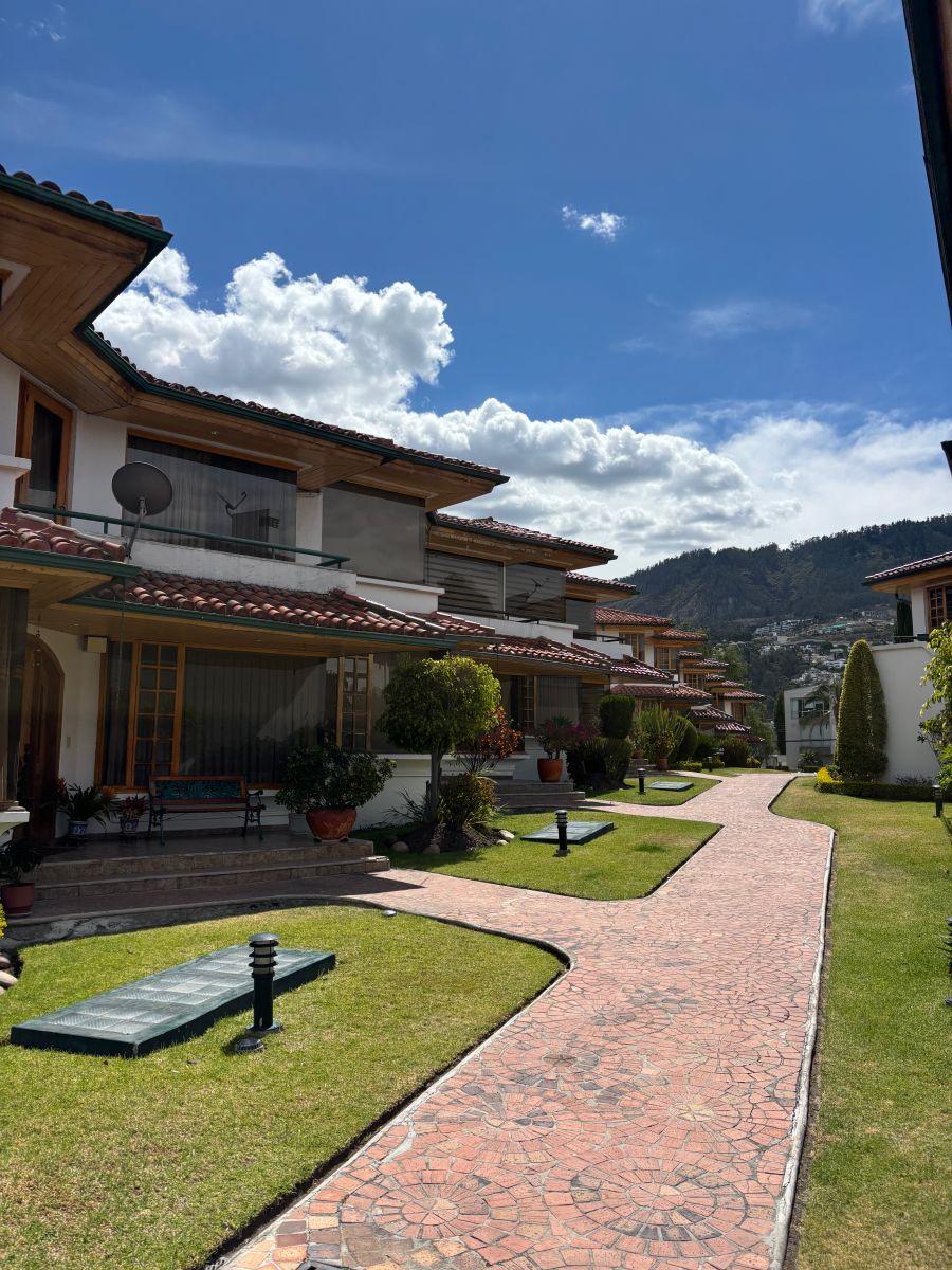 Casa Remodelada de 260 m² con 3 Habitaciones en Venta en Cumbayá — imagen 10