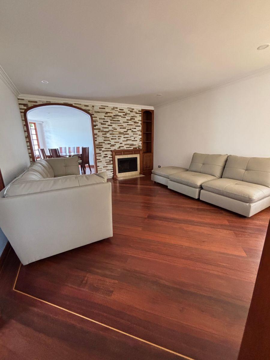 Casa Remodelada de 260 m² con 3 Habitaciones en Venta en Cumbayá — imagen 8