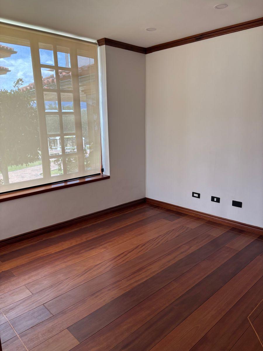 Casa Remodelada de 260 m² con 3 Habitaciones en Venta en Cumbayá — imagen 6