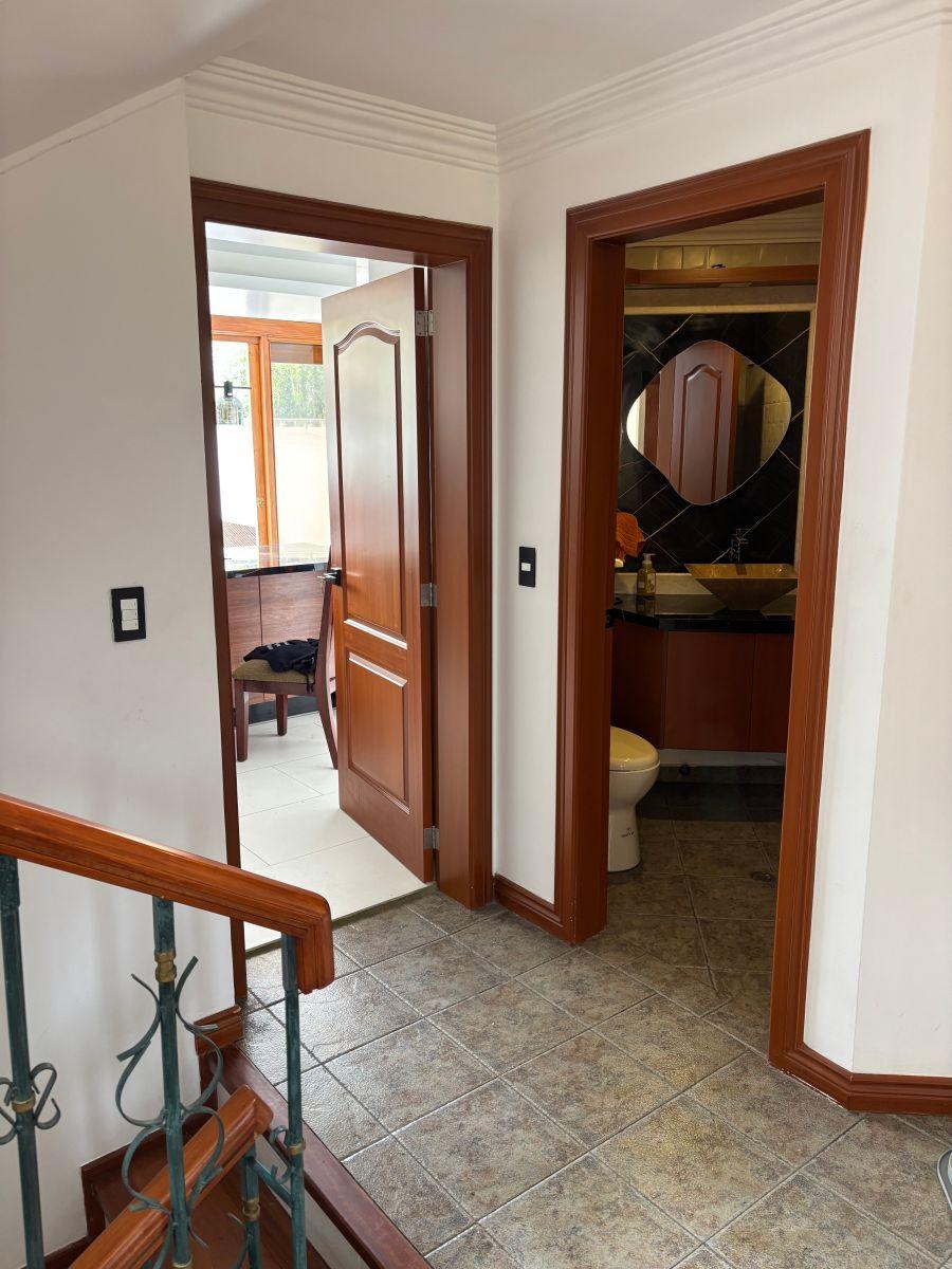 Casa Remodelada de 260 m² con 3 Habitaciones en Venta en Cumbayá — imagen 5