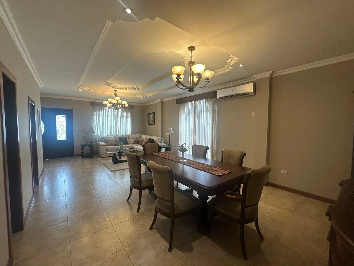 Venta Casa - Villa de Una Planta en Urbanización Fontana Km 2.5 Via Samborondon/ Sector Uess, Guayas — imagen 9
