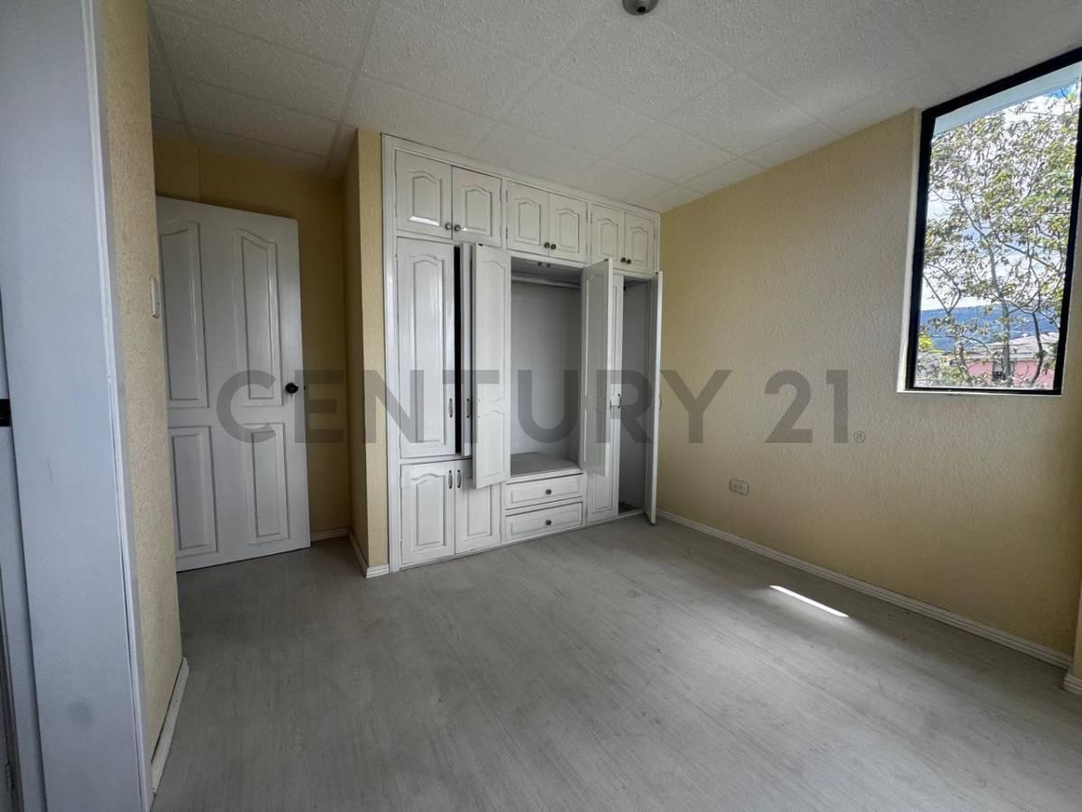 Casa Familiar en Venta de 4 Dorm. en Conocoto, Sector Santa María — imagen 10