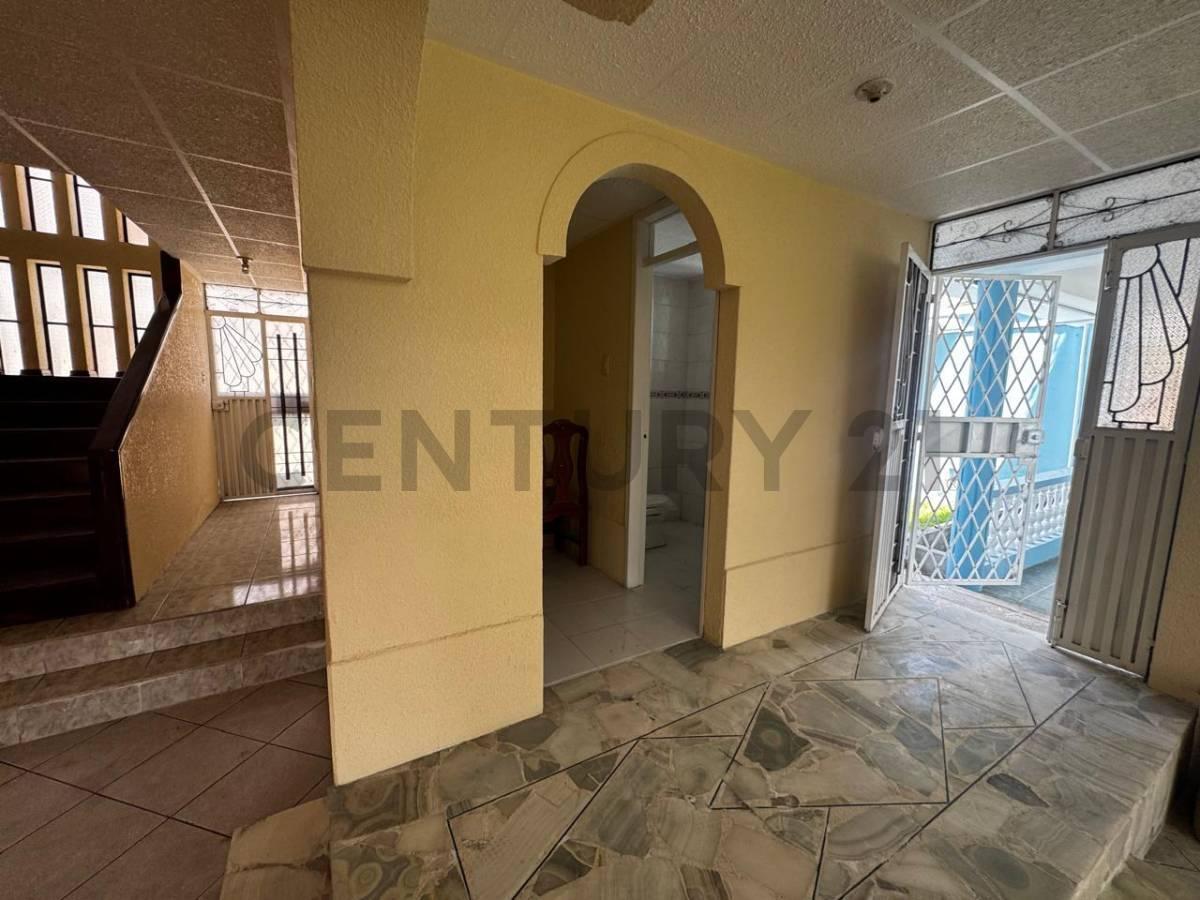 Casa Familiar en Venta de 4 Dorm. en Conocoto, Sector Santa María — imagen 6