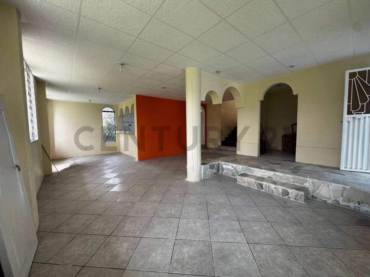 Casa Familiar en Venta de 4 Dorm. en Conocoto, Sector Santa María — imagen 5