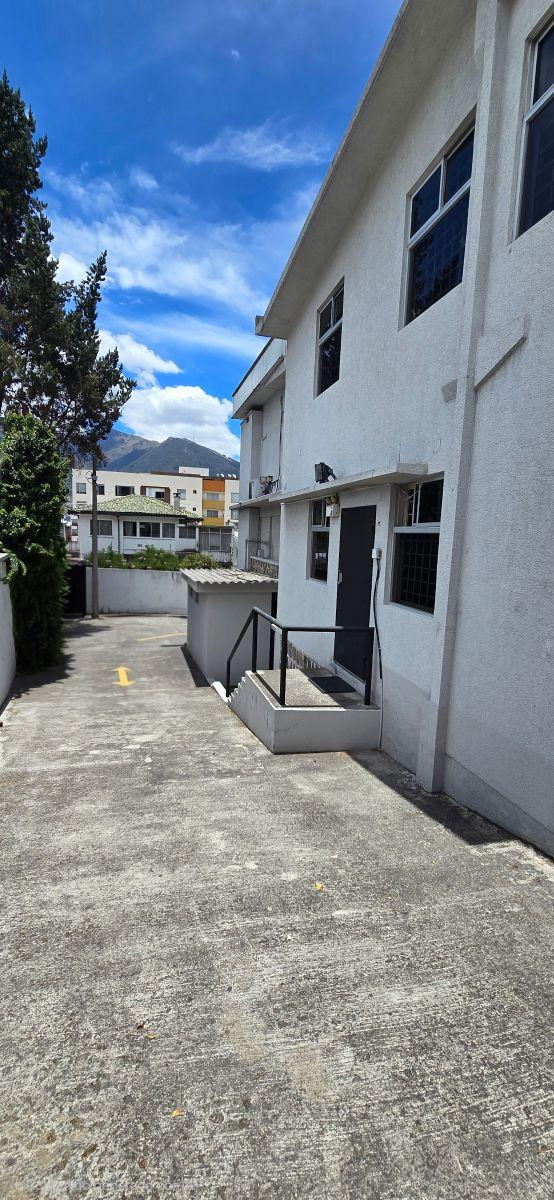 Se Vende Casa Comercial Sector Calle San Ignacio y Av La Coruña — imagen 10