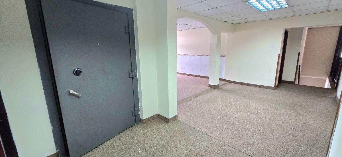 Se Vende Casa Comercial Sector Calle San Ignacio y Av La Coruña — imagen 4