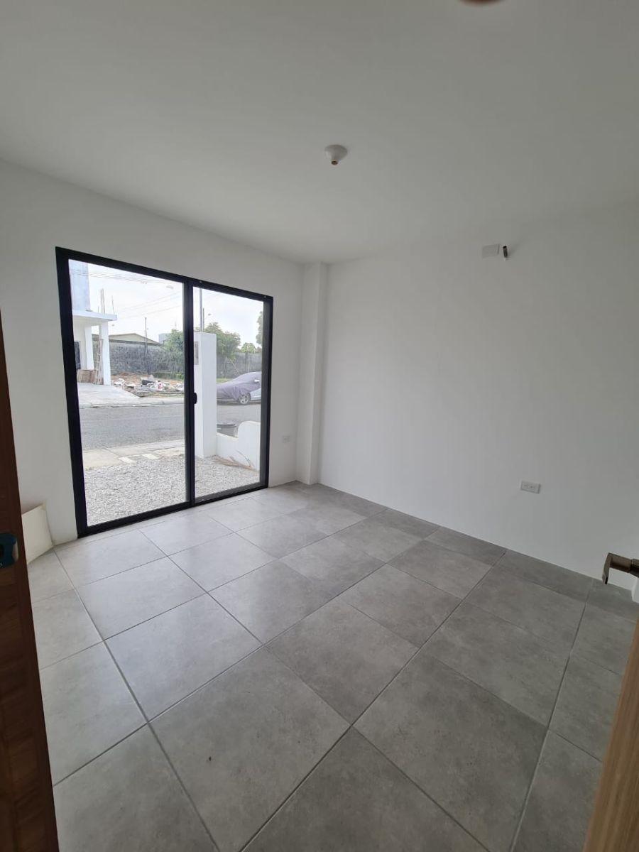 Venta de Casa Cuatro Habitaciones en Urbanización San Antonio/ Samborondon/aurora, Guayas — imagen 10