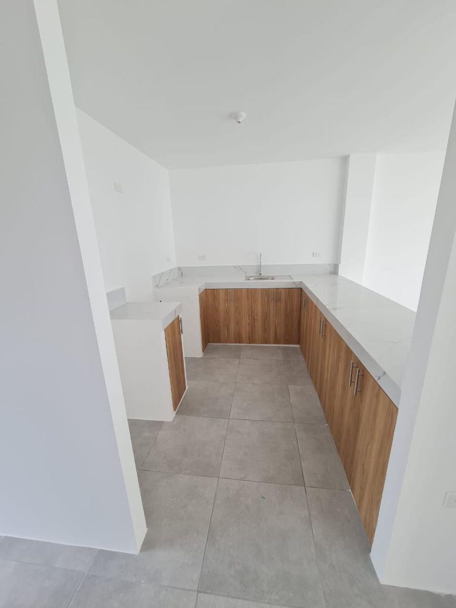 Venta de Casa Cuatro Habitaciones en Urbanización San Antonio/ Samborondon/aurora, Guayas — imagen 7