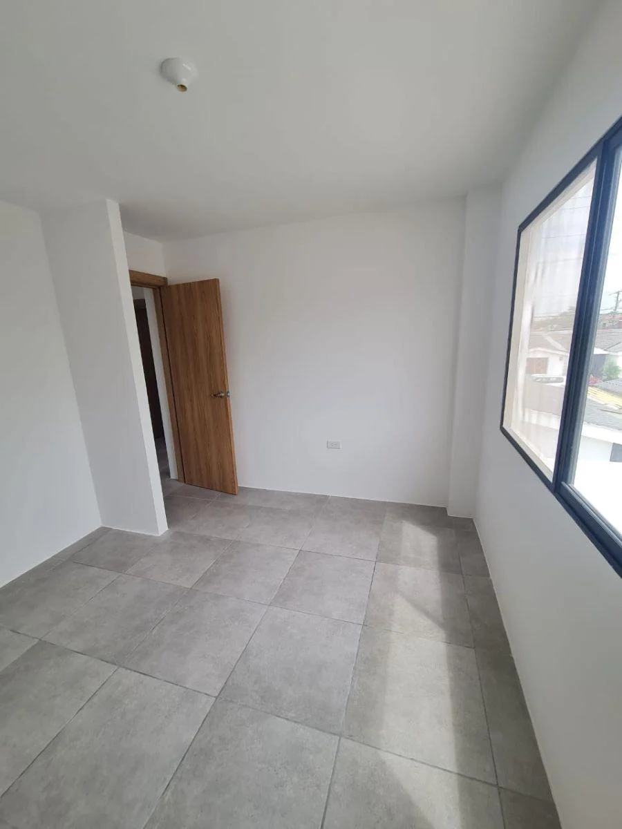 Venta de Casa Cuatro Habitaciones en Urbanización San Antonio/ Samborondon/aurora, Guayas — imagen 6
