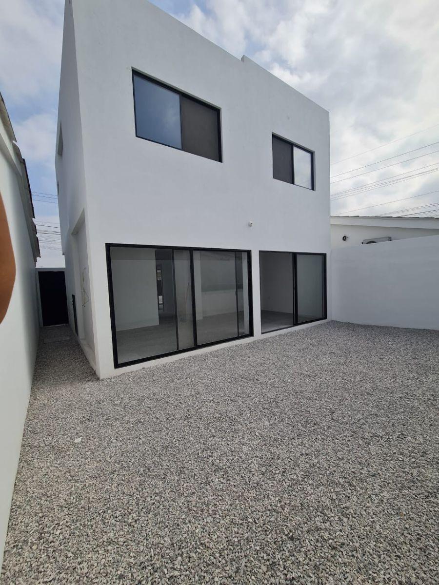 Venta de Casa Cuatro Habitaciones en Urbanización San Antonio/ Samborondon/aurora, Guayas — imagen 4