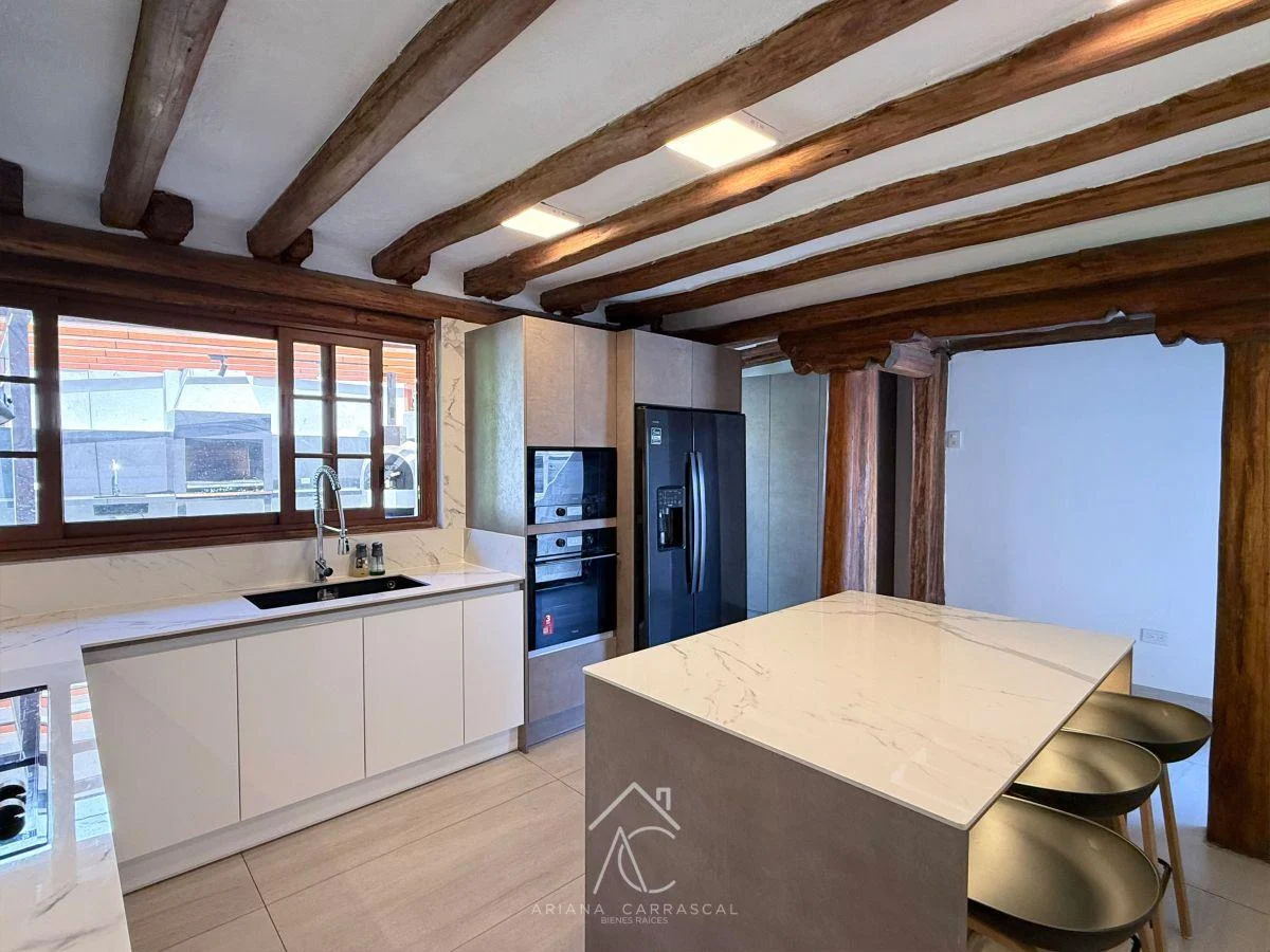 Casa en Venta con Jardin en La Urbanización El Condado — imagen 5