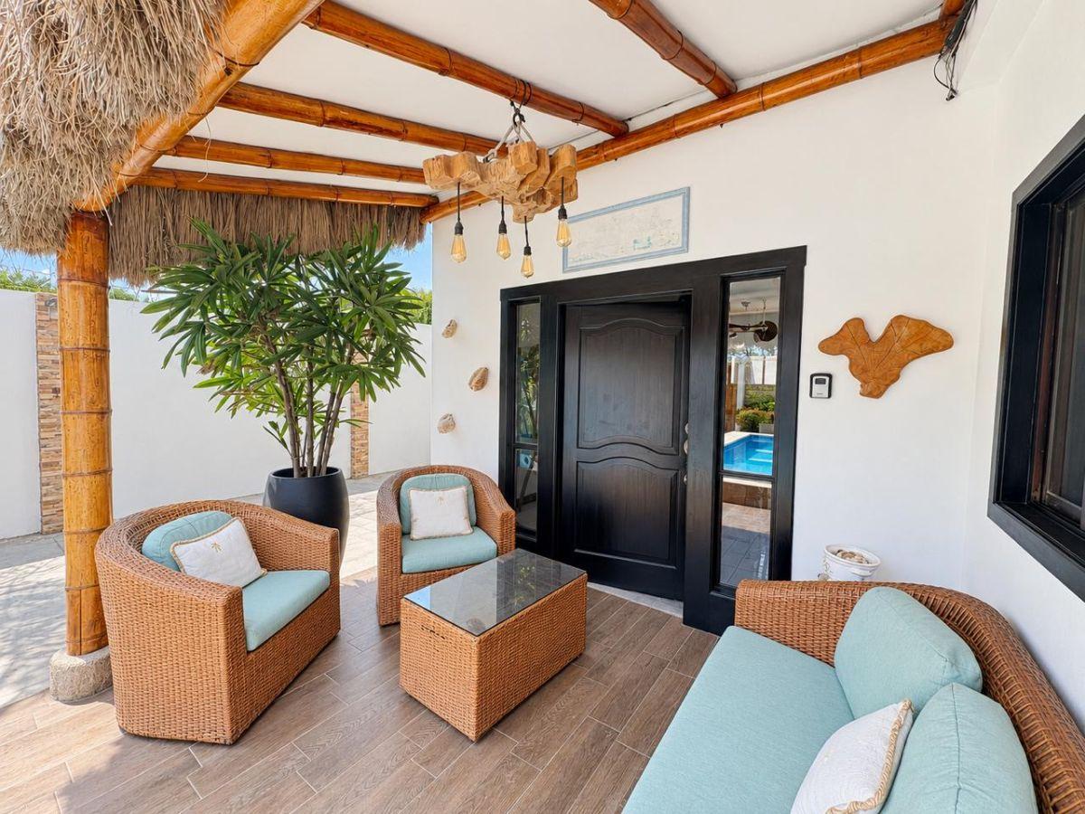 Casa de Dos Pisos con Piscina y Jacuzzi a Pocos Pasos del Mar, Guayas — imagen 8