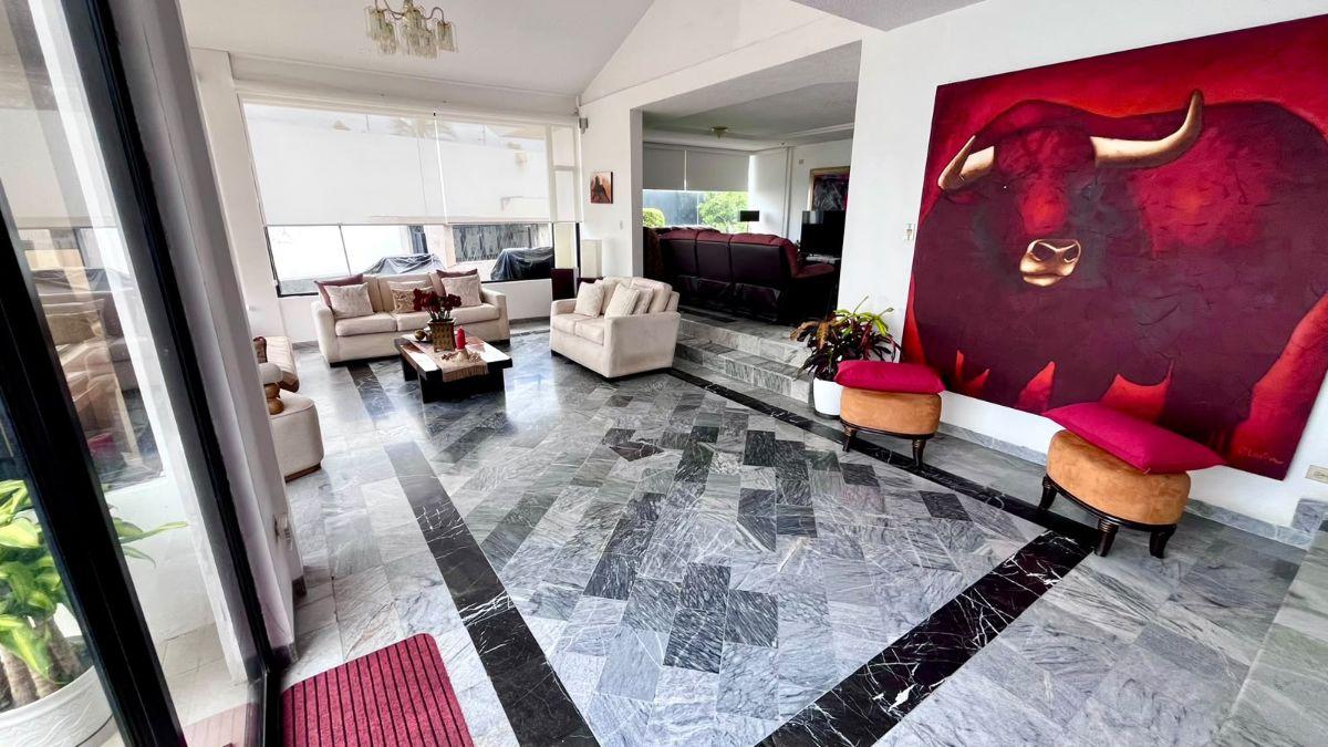 Casa en Venta Esquinera Independiente en Cumbayá – La Primavera | Piscina | 5 Parqueaderos — imagen 5