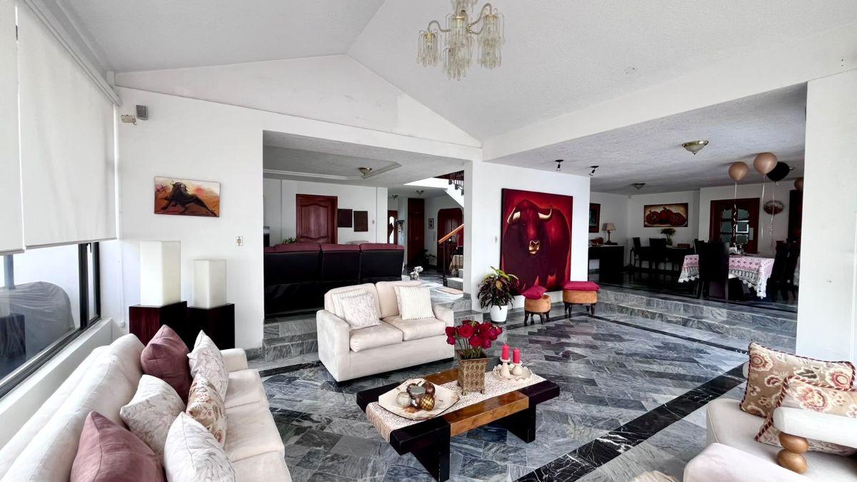 Casa en Venta Esquinera Independiente en Cumbayá – La Primavera | Piscina | 5 Parqueaderos — imagen 4