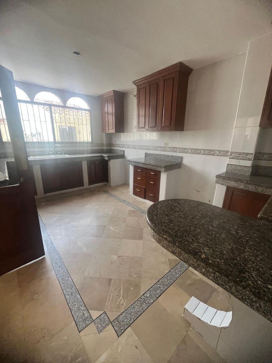 Venta. Linda Casa. Sector Ceibos. patio Amplio con Piscina. 4 Hab. $190.000, Guayas — imagen 3