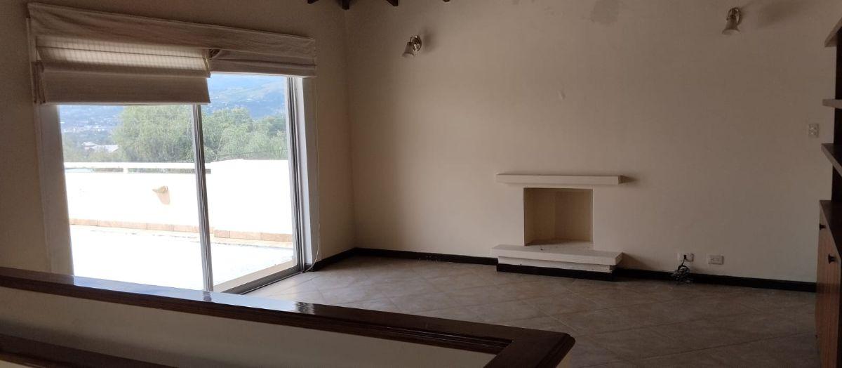 Casa 3 Dorm. de Venta Cumbaya Sector El Reservorio Dentro de Urbanizacion Seguridad 24 - 7 — imagen 8