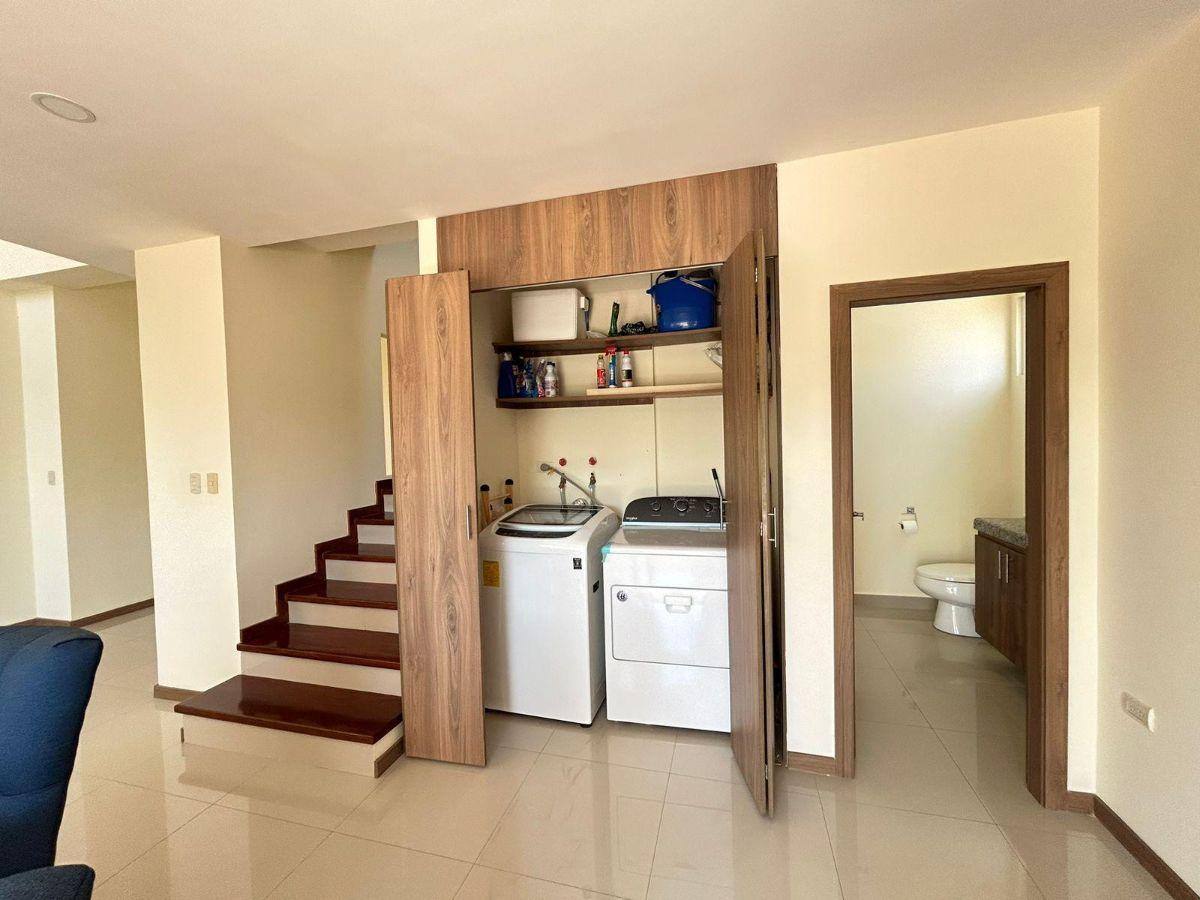 Vendo Moderno y Amplio Loft Amoblado de Doble Altura en Torre Baro Terranostra, Guayas — imagen 9