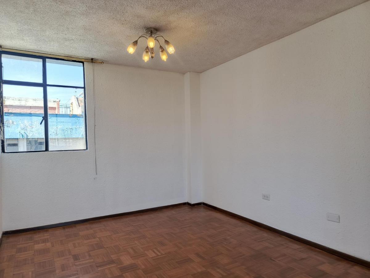 Departamento en Venta, El Inca Confortable Seguro Cerca de La Udla — imagen 9