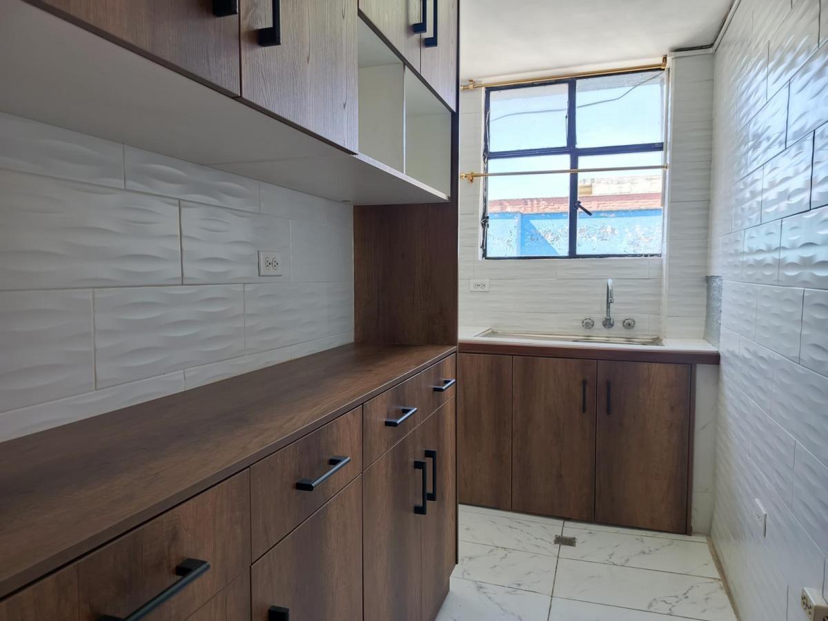 Departamento en Venta, El Inca Confortable Seguro Cerca de La Udla — imagen 7