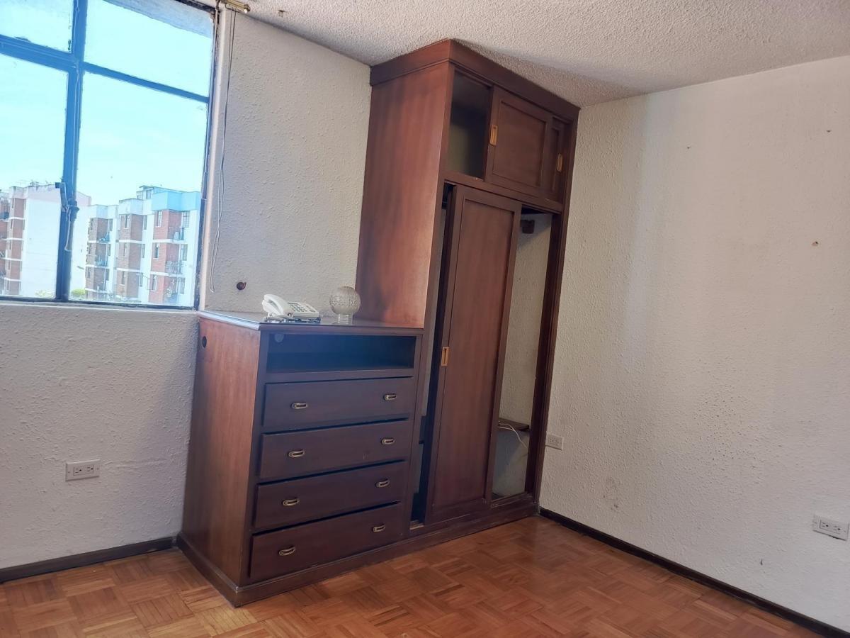 Departamento en Venta, El Inca Confortable Seguro Cerca de La Udla — imagen 3