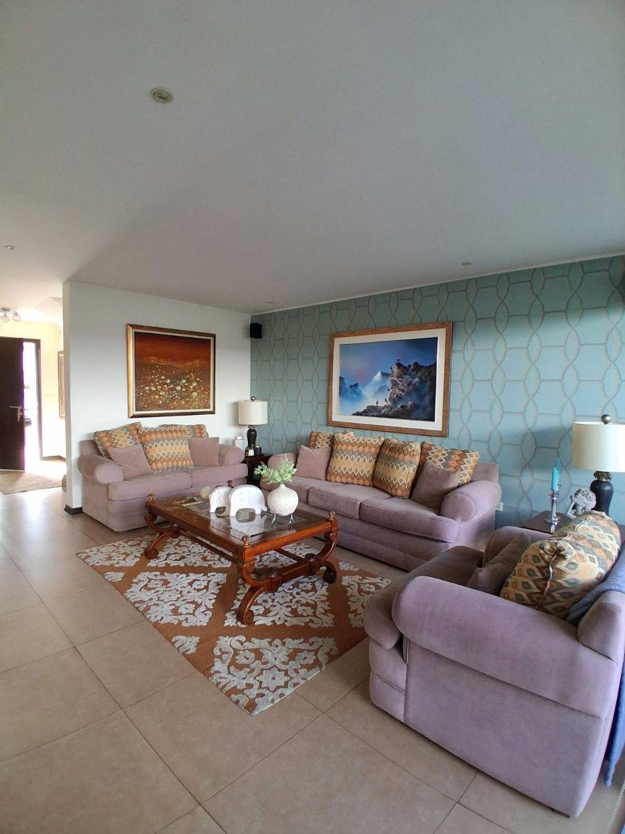 Hermosa Casa de Venta en Cumbaya — imagen 3