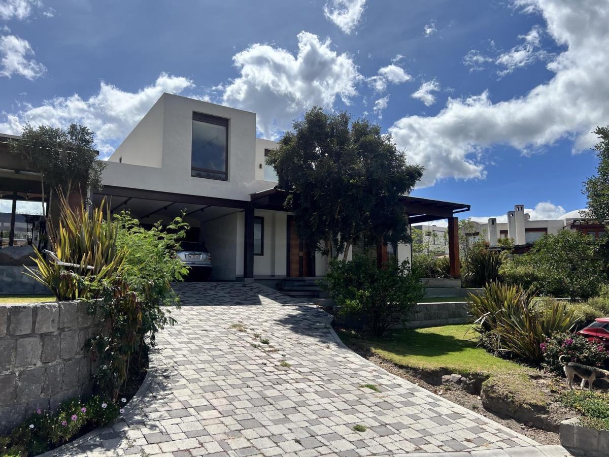 Casa de Venta Ubicada en Tumbaco, Sector Hilacril. Urbanización Cerrada — imagen 5