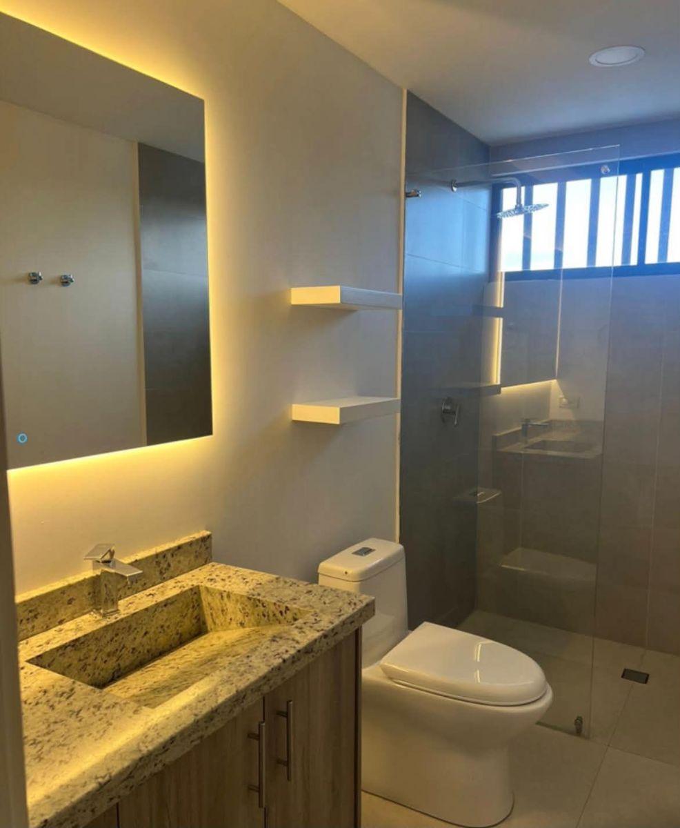 Casa de Renta Moderna Cerca Coral de Carapungo 4 Habitaciones Mas Estudio Piscina — imagen 5
