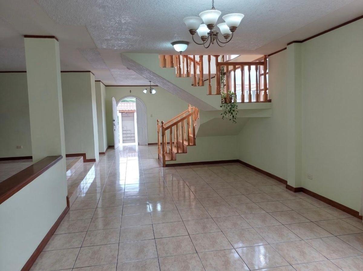 Vendo Casa de Madera con Terreno con Arboles Frutales en La Urb. Oasis, Cerca del Kartódromo. Provincia de Pichincha — imagen 5