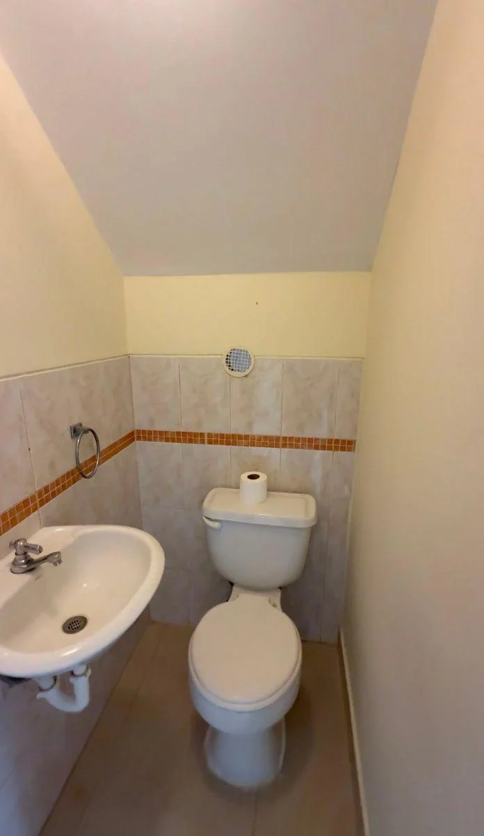 Casa en Venta – Urbanización La Joya/acogedora Casa de 2 Plantas, Muy Bien Conservada, Pintada. Guayas — imagen 8