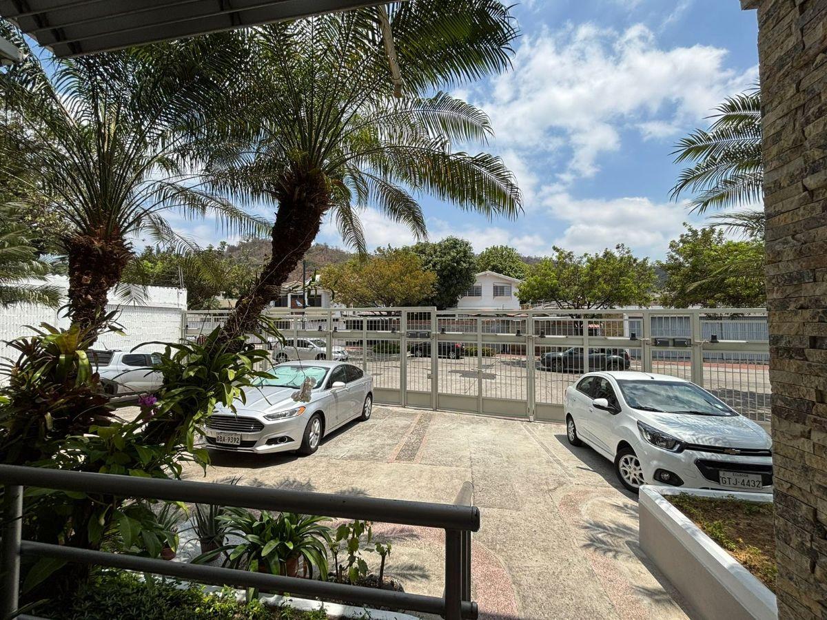 Se Vende Departamento Remodelado en Ceibos en Av Principal, Guayas — imagen 8