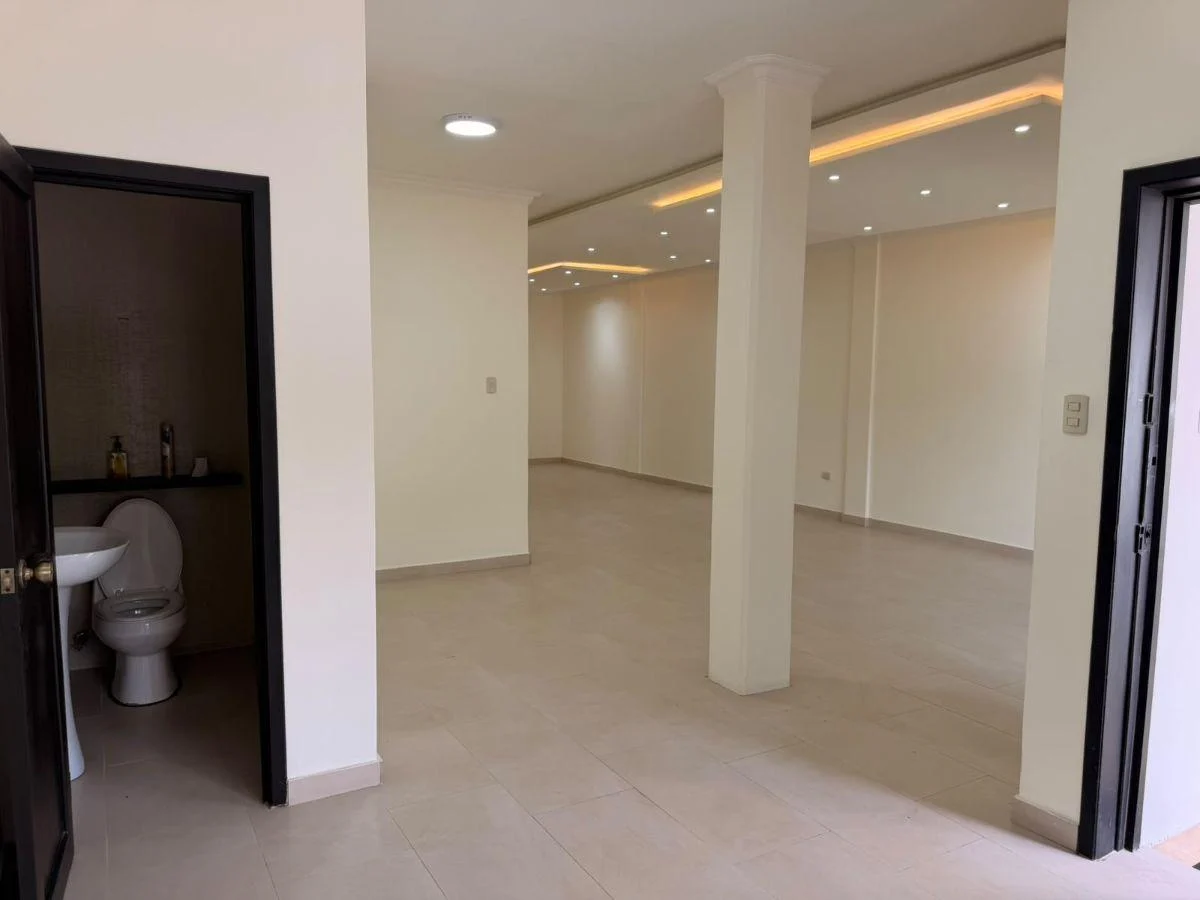 Se Vende Departamento Remodelado en Ceibos en Av Principal, Guayas — imagen 6