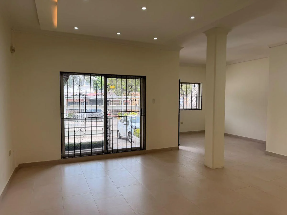 Se Vende Departamento Remodelado en Ceibos en Av Principal, Guayas — imagen 4