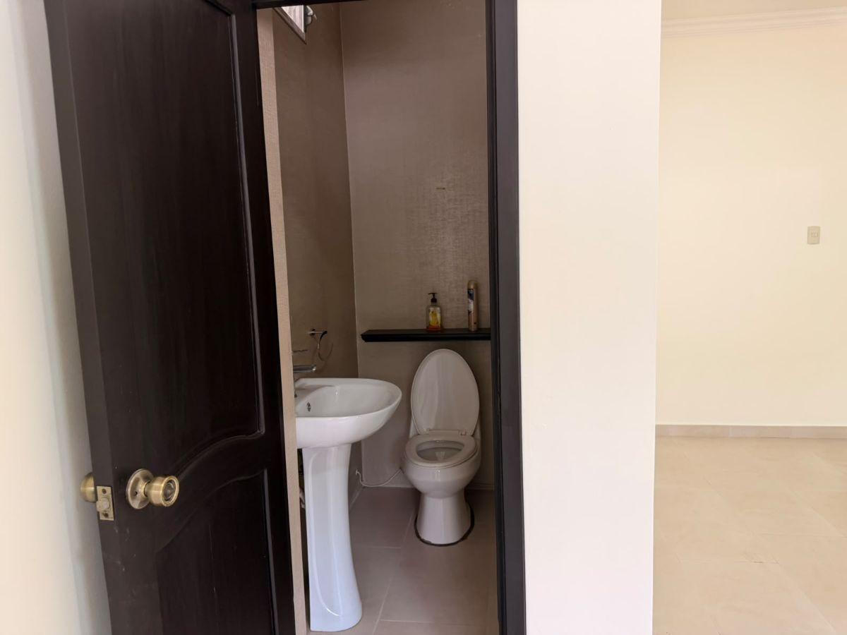 Se Vende Departamento Remodelado en Ceibos en Av Principal, Guayas — imagen 3
