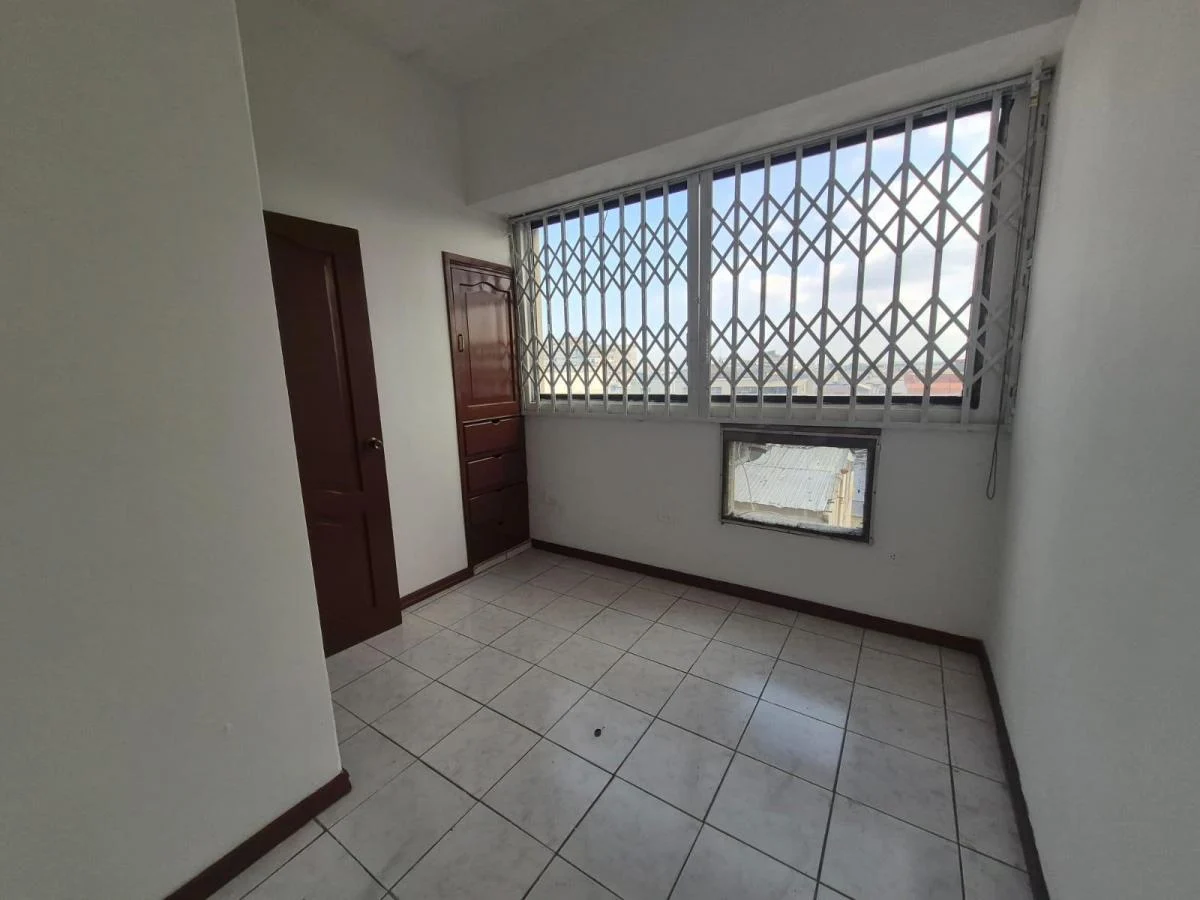Venta de Suite Piso 6 Edificio El Forum, Centro Wyr, Guayas — imagen 7