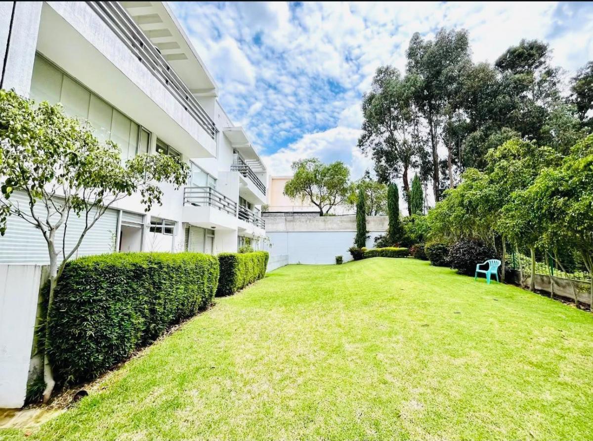 Departamento en Venta – Cumbayá | 2 Dorm. con Terraza Privada — imagen 4