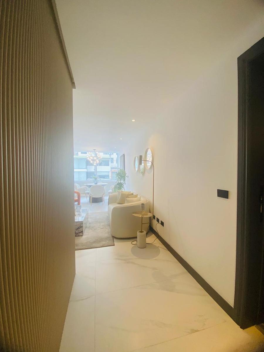 Ira Venta Suite con Balcon en González Suárez — imagen 9
