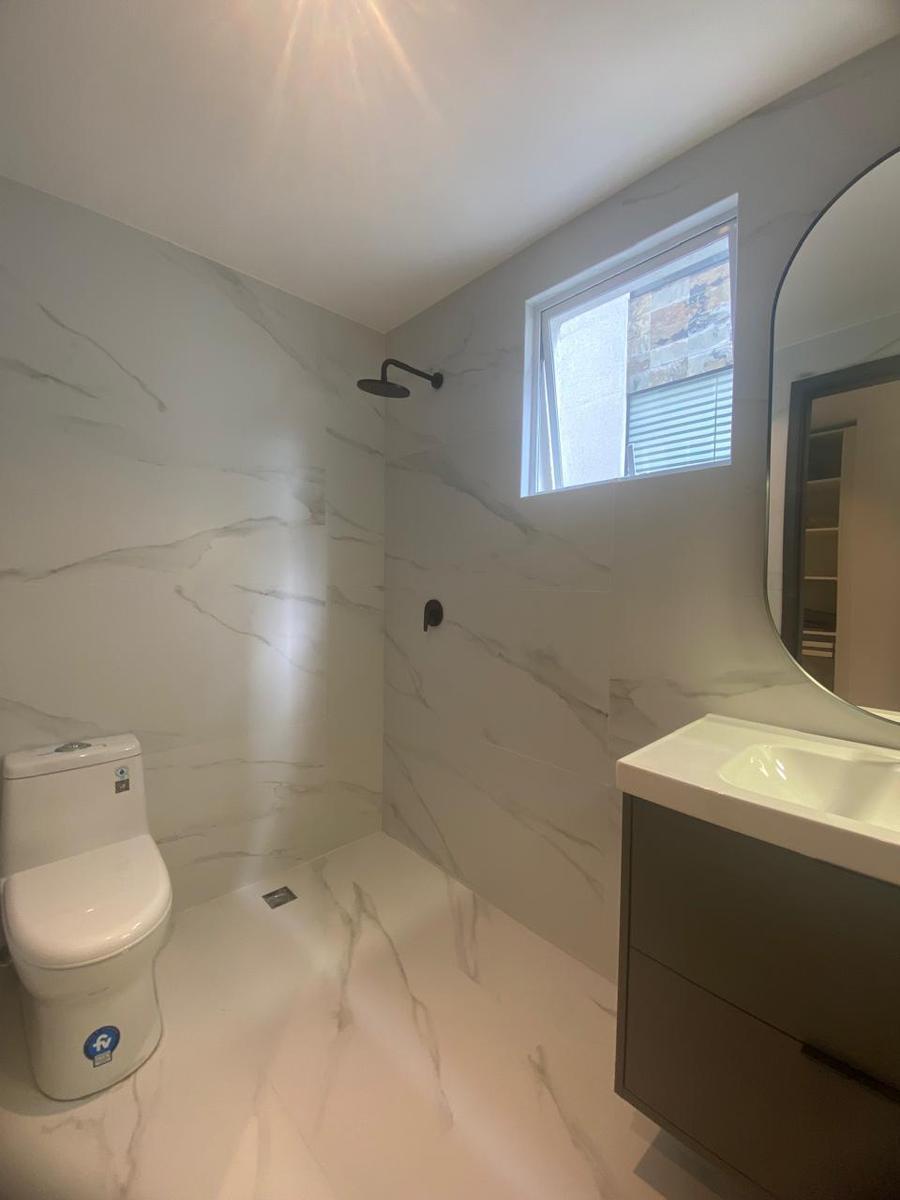 Ira Venta Suite con Balcon en González Suárez — imagen 8