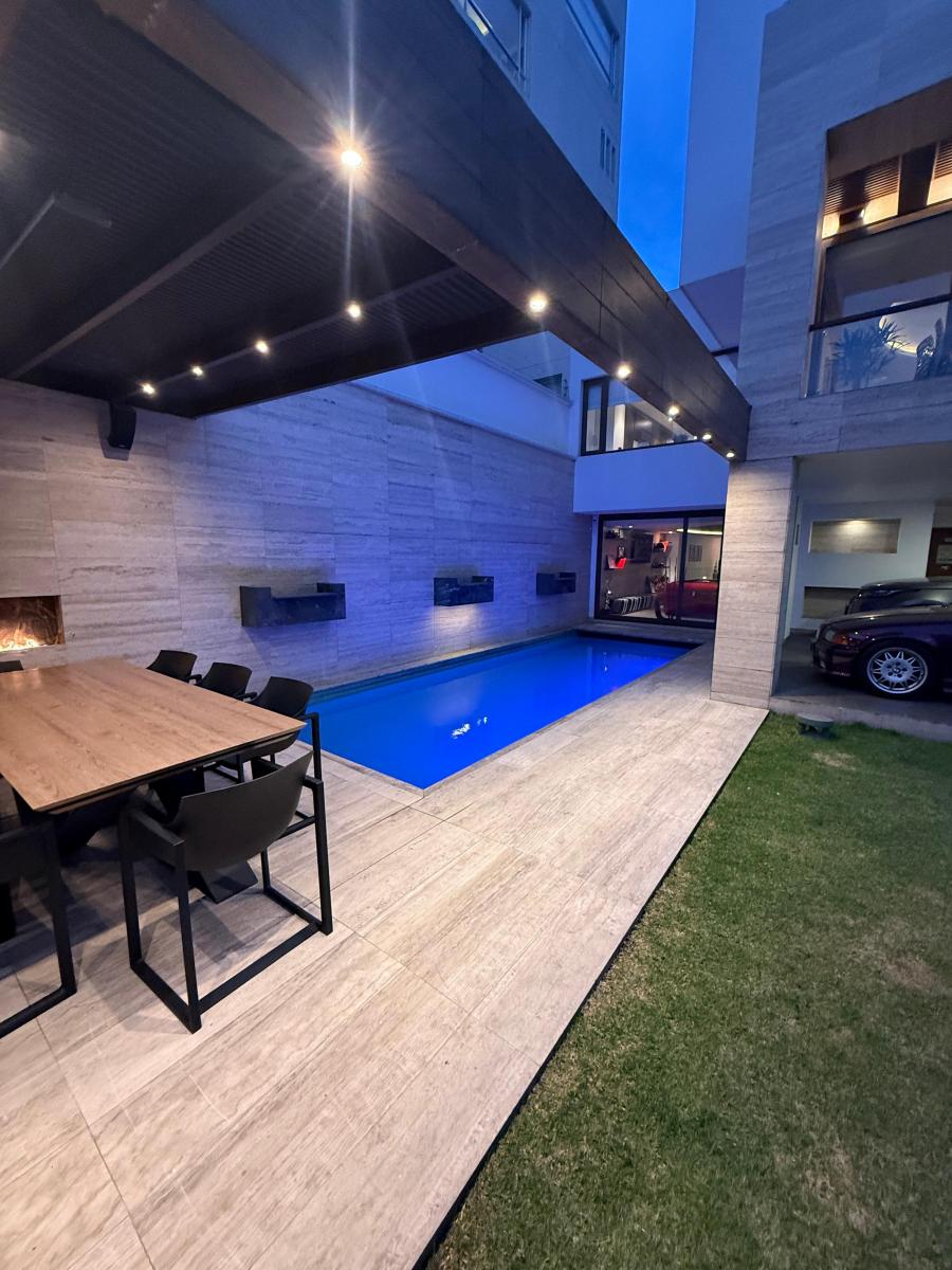Casa de Lujo, Cuatro Niveles, Piscina, Sale de Juegos, Totalmente Domotizada, con Vista a La Ciudad — imagen 8