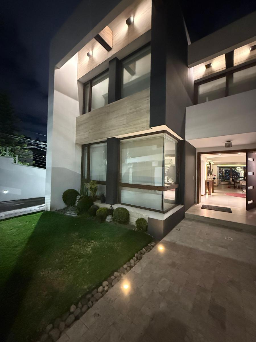 Casa de Lujo, Cuatro Niveles, Piscina, Sale de Juegos, Totalmente Domotizada, con Vista a La Ciudad — imagen 7