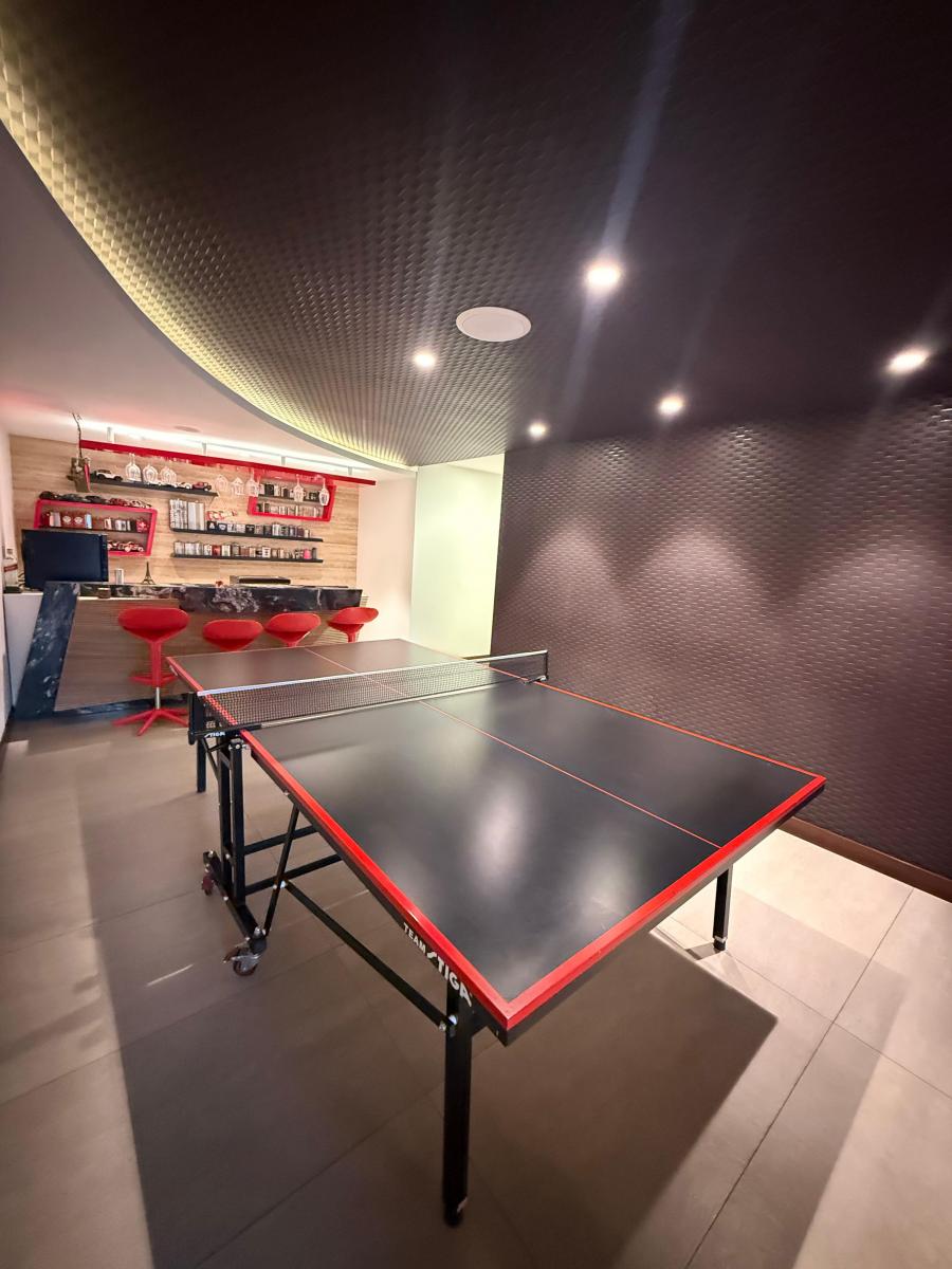 Casa de Lujo, Cuatro Niveles, Piscina, Sale de Juegos, Totalmente Domotizada, con Vista a La Ciudad — imagen 4