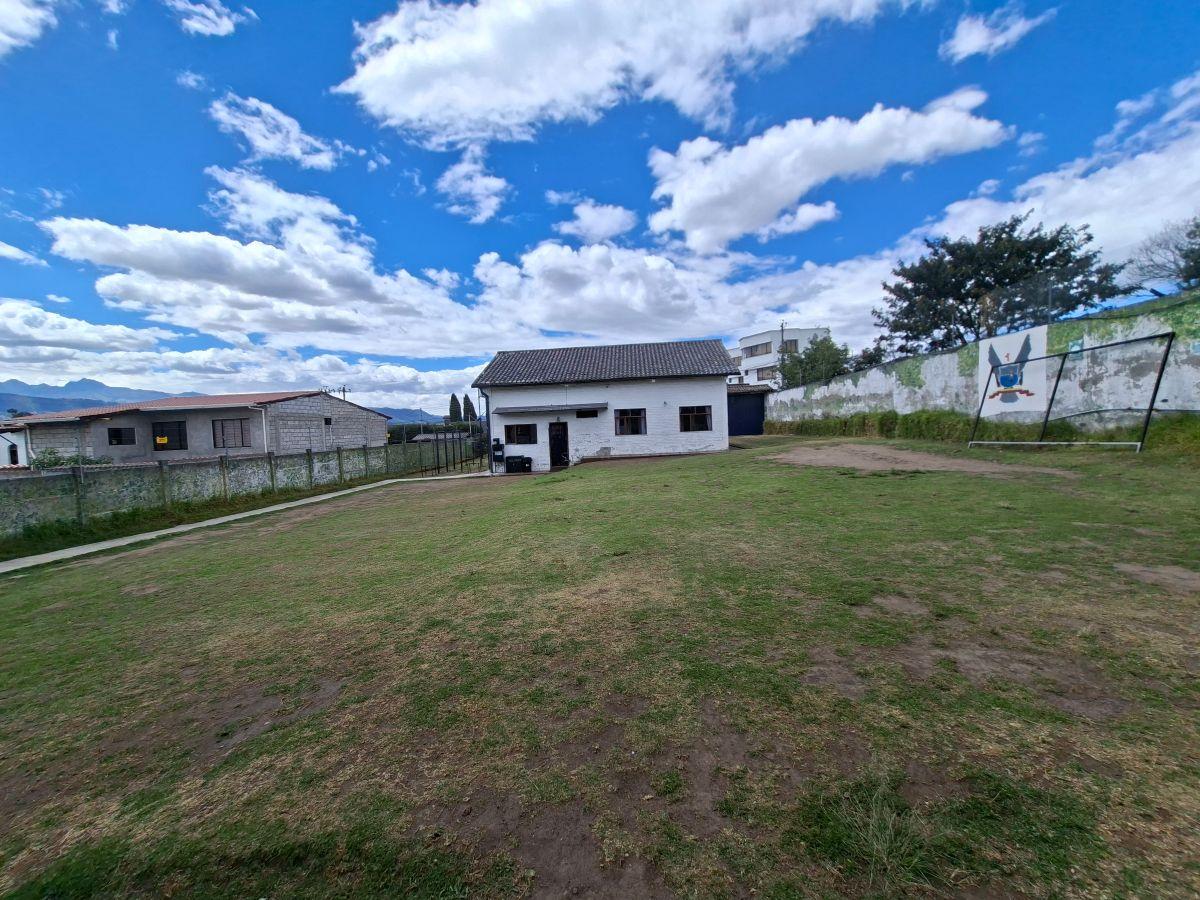 1.000 m² Sangolquí - Casa Rústica + Aulas/vestidores - Renta $1.200 — imagen 8