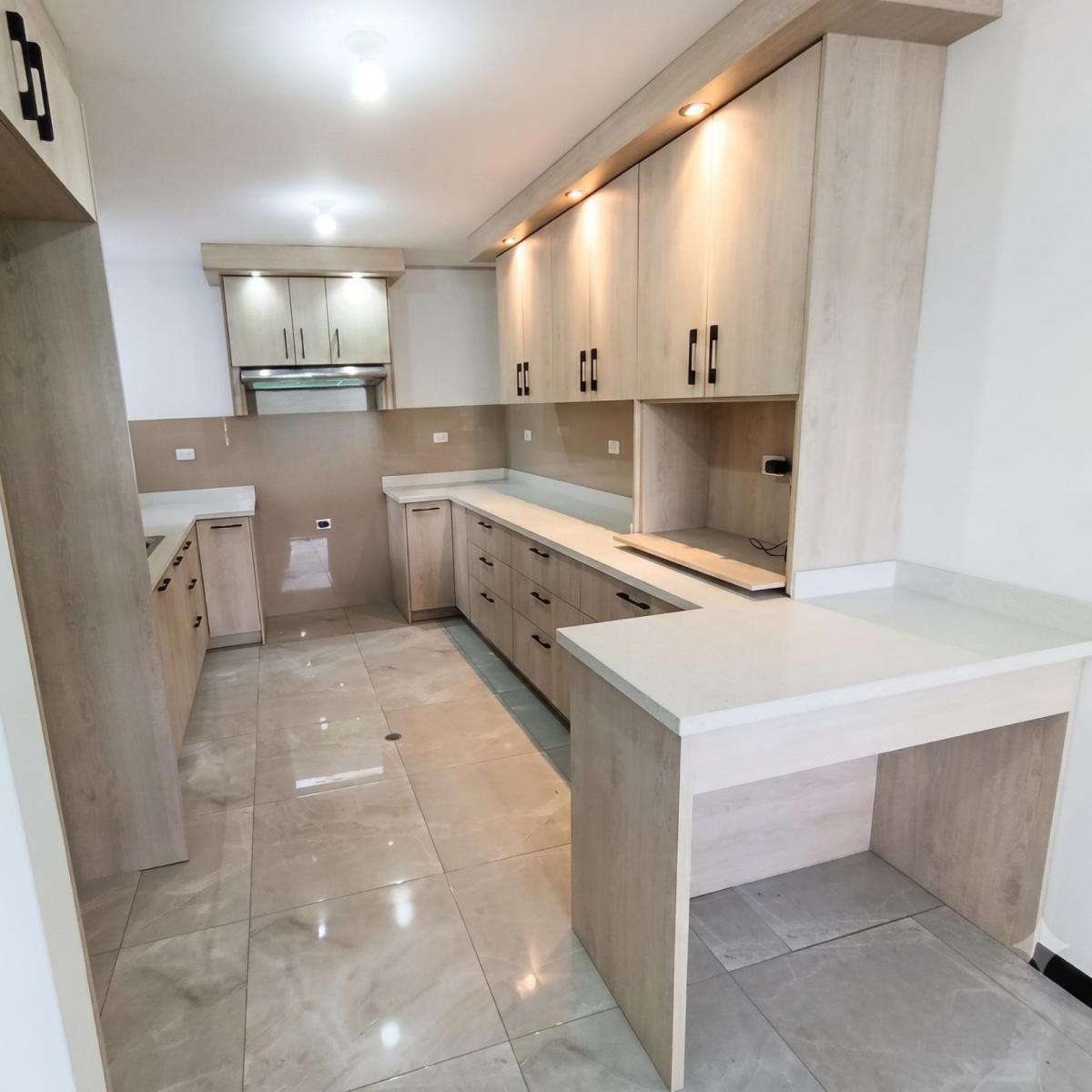 Casa en Venta. 4 Habitaciones. 3 Pisos con Suite - Jacuzzi. por Estrenar — imagen 9