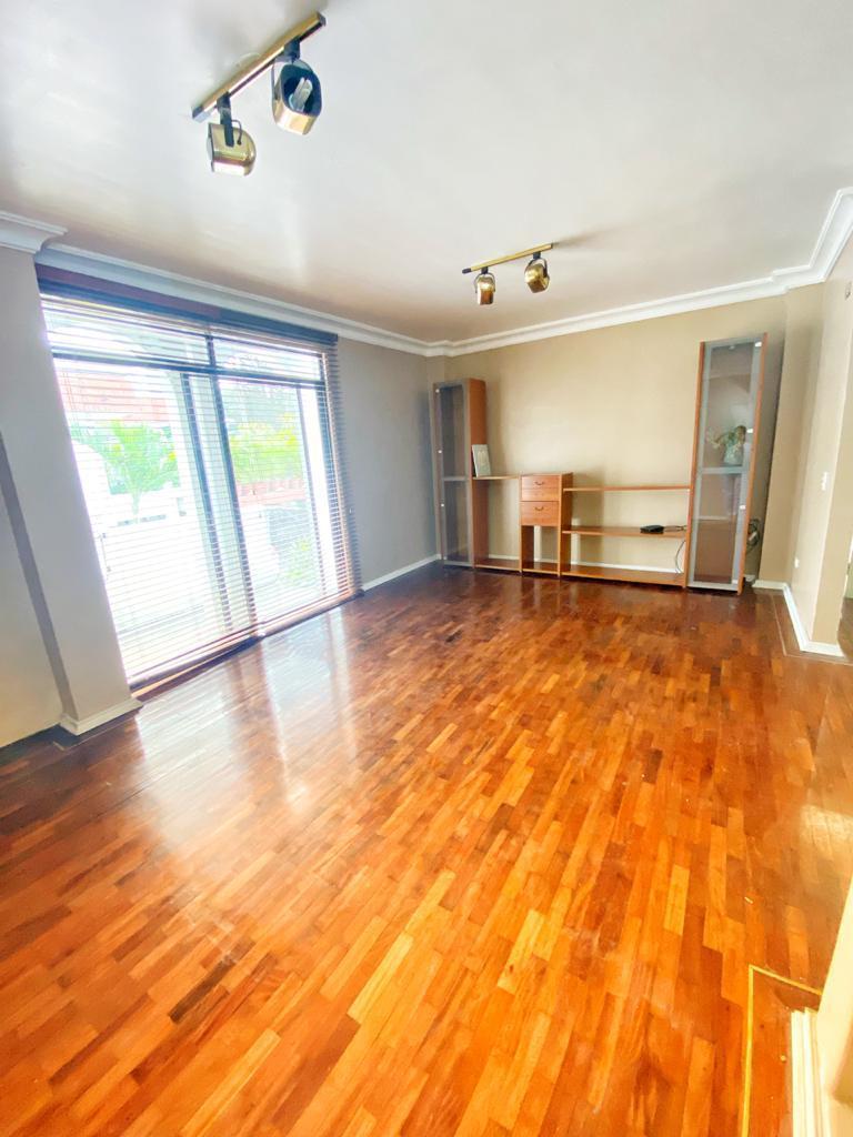 Vendo Muy Amplio Departamento en Urdesa Central, Guayas — imagen 10