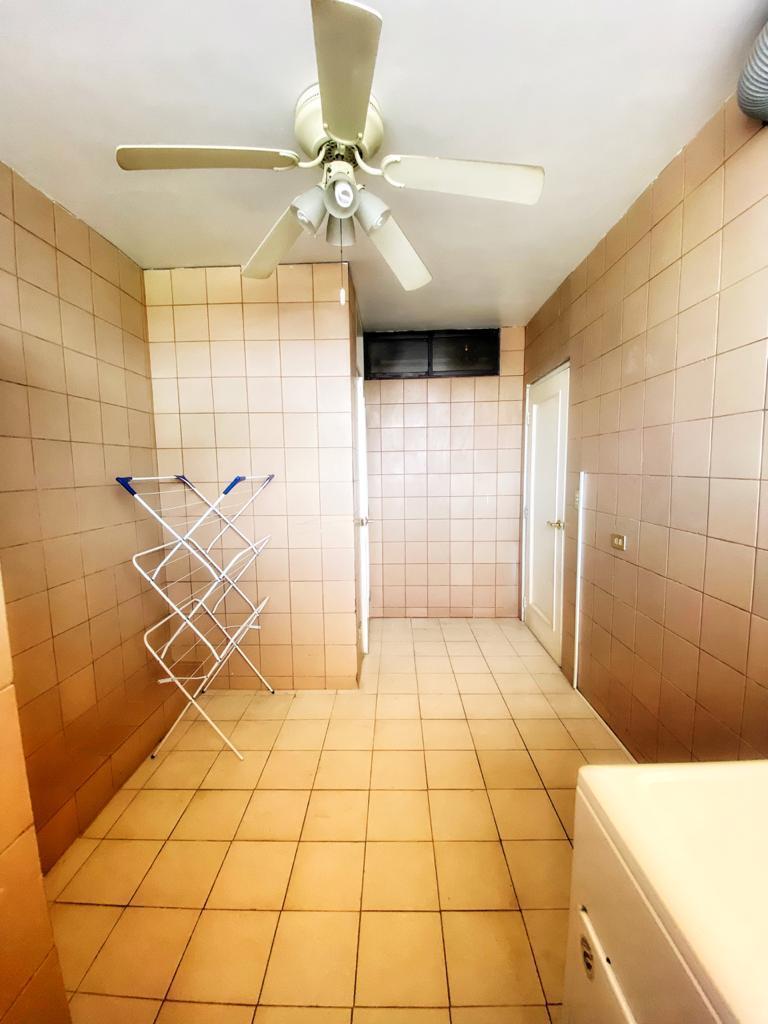 Vendo Muy Amplio Departamento en Urdesa Central, Guayas — imagen 6