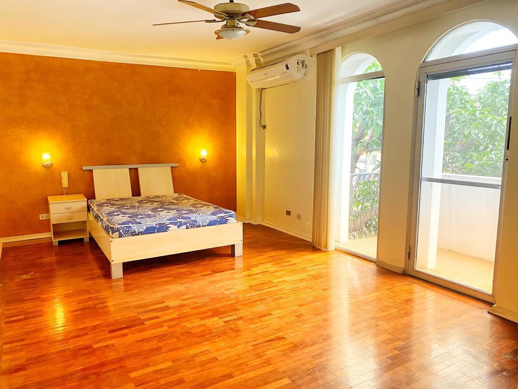 Vendo Muy Amplio Departamento en Urdesa Central, Guayas — imagen 5