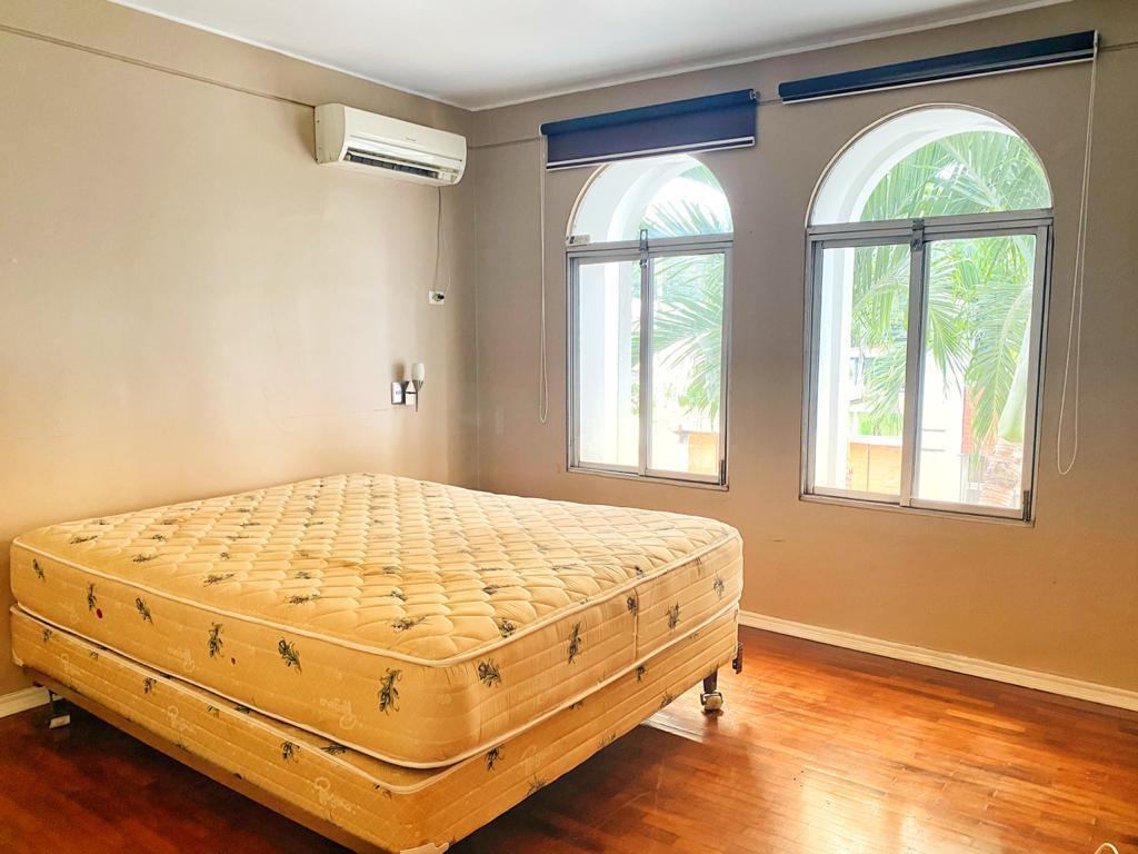 Vendo Muy Amplio Departamento en Urdesa Central, Guayas — imagen 4